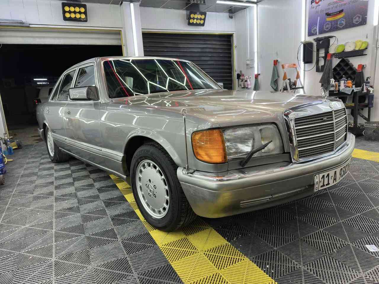 سلام عليكم مارسيدس  موديل. 89. مكفوله كفاله عامه. عد صبغ الجماليه.  بدون اي طخه سياره جديد. بلاديه  تبريد ثلج سيار حجم. 300 بلاد رقم بغداد بسمي تحويل ثاني يوم سياره بعده ع البلاد. يعني.  اتراي زيرو. مكاني بغداد القاهره السعر. 85 وبيه مجال ***********
