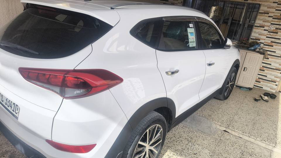 السلام عليكم توكسان 2016السياره ماشيه 85 الف سياره حلوه مامتعوبه كلين بارد بل باب الخلفي فقط السونار موجود بل صور متواجد واتساب فقط *********** مكاني كركوك
