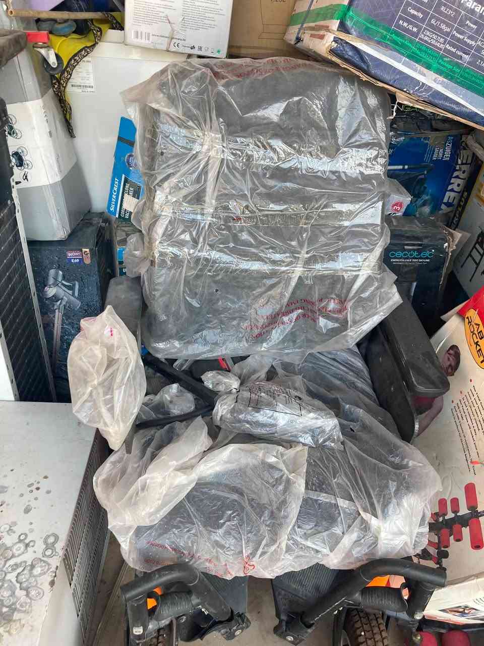 للبيع جديده غير مستخدم نقص بس بطاريات العنوان كوفه حي ميسان ***********
