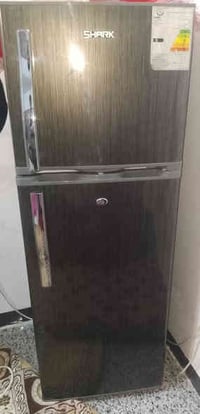 ثلاجه حجم وسط جديده كلش ممستخدمه مال غرفه خاصه رقم ،، 07889095147