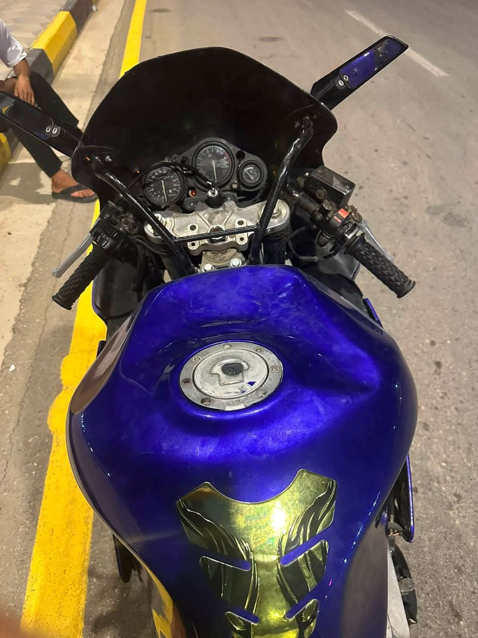 لسلام عليكم 
CBR 919Cc بدون أوراق مكاتبه  فقط  للبيع فقط 
دراجه شلعه تخبل ادامه كامله عليها كابرترات جدد بلكات جدد دراجه خير من لله  ربع ماتصرف عليها كفرات كامله كير مكينه خير من الله 
مكينها مفتوحه  لا بخار ولا تنقيص مفتوحه ومشتغليها. شغل درجه اوله  حماوه تنسهاها متعبر لنص ب معدل ربع  
سعرها1500 وبيها مجال للشراي عنوان واسط عزيزيه 
وقم لهاتف ***********
