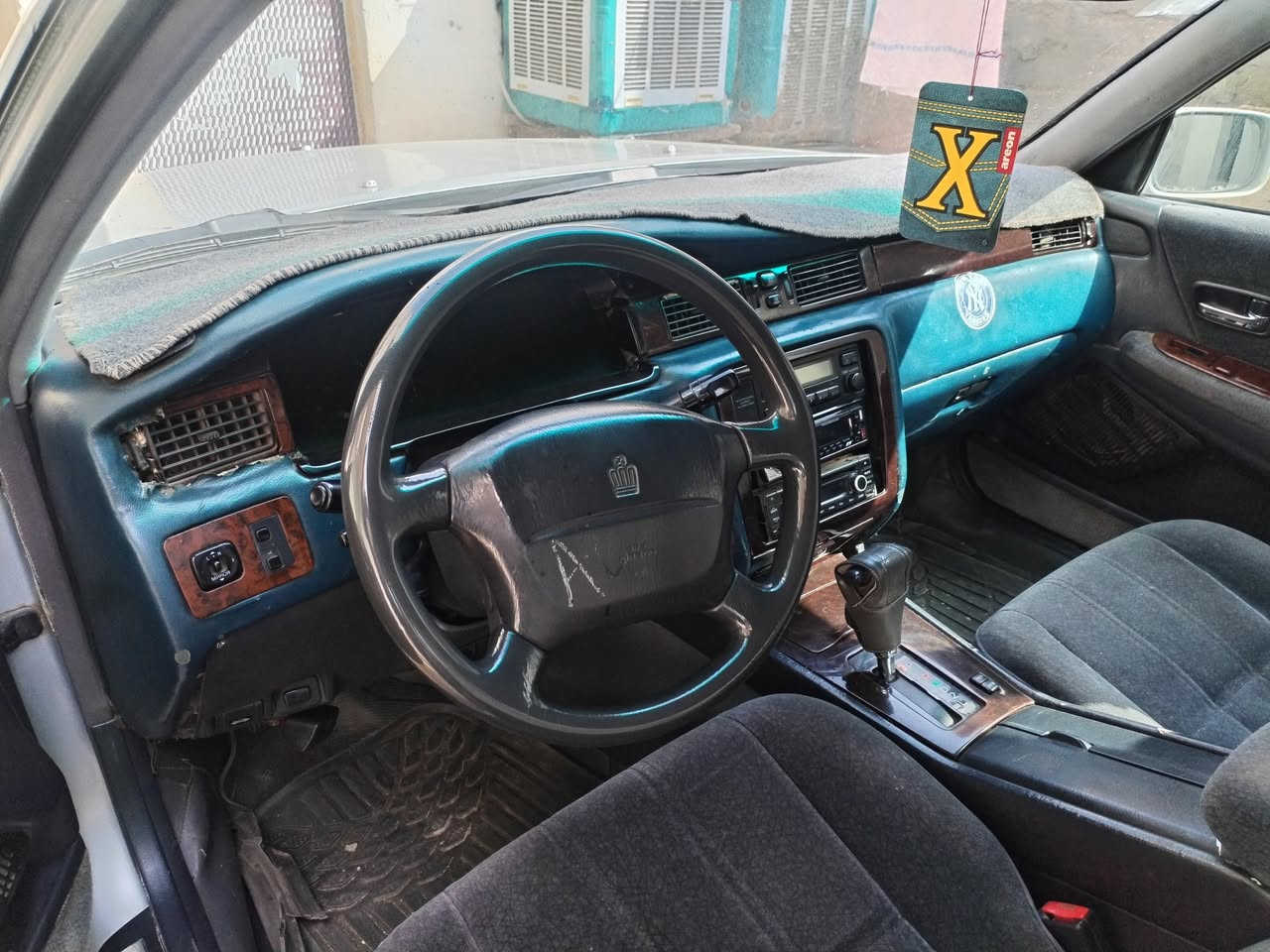 رأس الثور للبيع مكفوله من الكص والنقل جثه بيها طخات بسيطه مرشوشه جماليه مكاني ميسان المجر السعر ٨٥ بيها مجال 
***********
