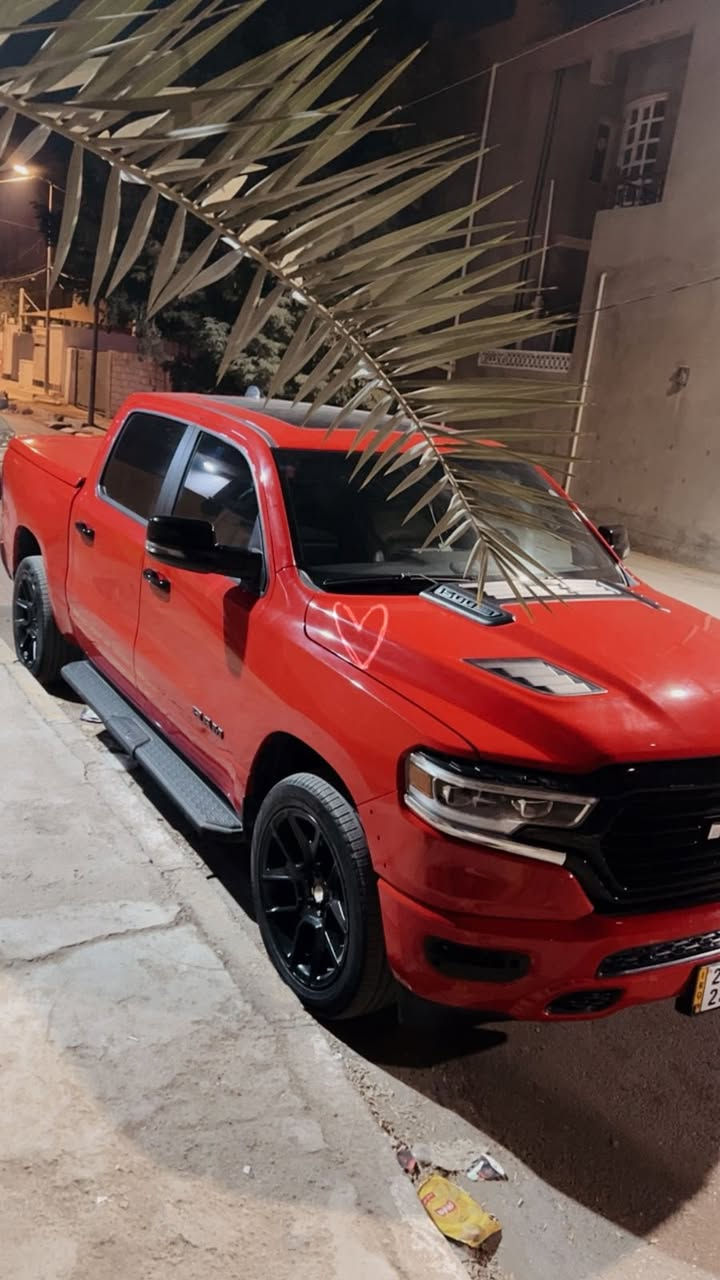 السلام عليكم رام موديل 2023  فئة Larame  السيارة فول مواصفات وهاي صورة ماشية ٢٥ الف  مكان السيارة ديالى بعقوبه حادث بس دعامية بدون ايرباكات السيارة كلش جديدة للبيع للاستفسار ***********
