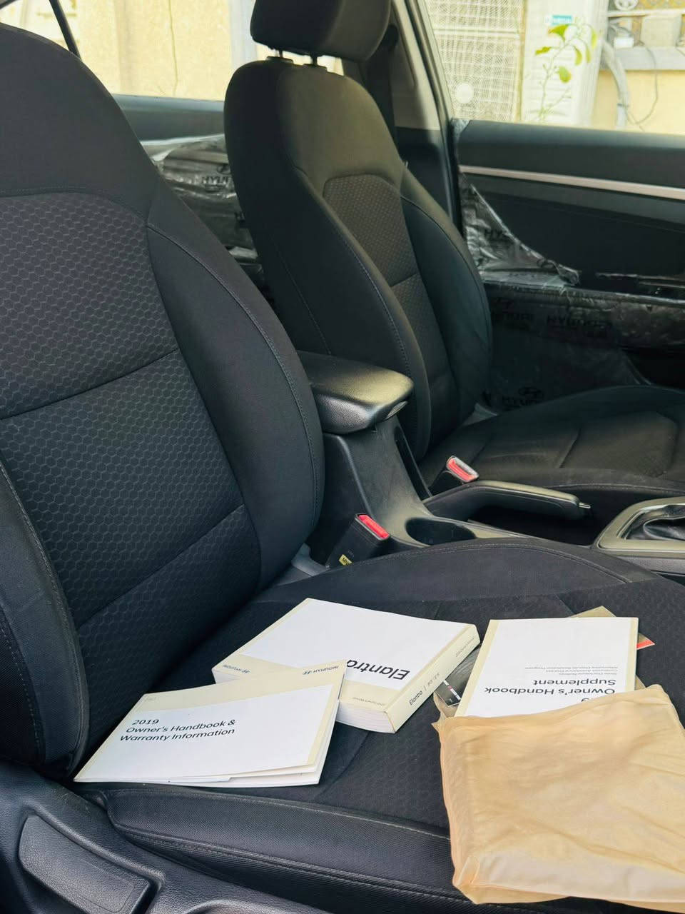 بسم الله الرحمن الرحيم 
اللهم صل على محمد وال محمد 
السلام عليكم 
النترا 2019 ماشية 49 kL
 كلين تايتل دعامية خلفية فقط 
كير AT 
محرك2000 دوش
فول تحكمات ستيرن
كاميرا دواره 
تبريد ثلج بلادي 
تايرات جديدة 
حدادية جاهزة وجديدة 
سيارة مكفولة عام من البارد والصبغ وتعديل 
رقم بغداد انكليزي وسنوية وهزة جديدة بأسمي 
سيارة جديدة وكالة 
السعر المطلوب137$ بيها شي بسيط  
عنوان بغداد***********
