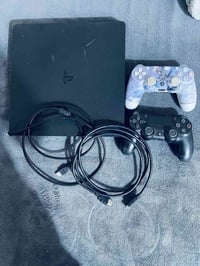 بلايستيشن ٤ • ٥٠٠ جيجا • جويستك ٢