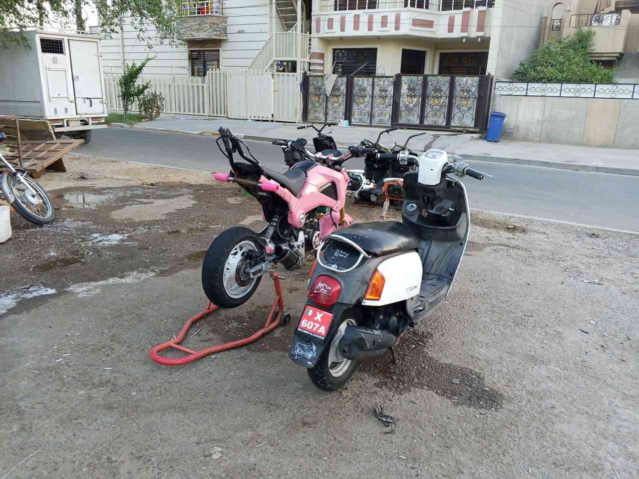 سلام عليكم بوليسي للبيع دراجة كابريتر شغالة سلف خير من الله كاملة مكملة ما بيه اي نقص كهربايات كلهة شغالة دراجة 49مفتوحة لا صوت بل مكينة ولا شي جيب الف فيتر وفحص مكاني بغداد السيدية السعر 500وبيهة مجال حك الجية هاذ رقمي ***********
