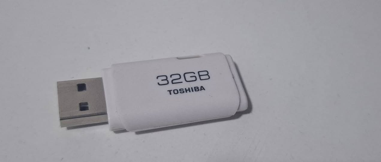 بلي2 فات 
جهاز نضيف جدا شرط الفحص

كامل الملحقات

قليل جدا مستمعل فقط اسبوع

يدتان اصليتان تحصل الوحده ب 15 

الفلاش (Toshiba 32GB) فلاش أصلي من شركة يابانية تحصلة ب 20

ثنين ميموري كارد بدلا من واحد تضمن الك ذاكرة لعب طويلة

ابيعه ب 75 
رقمي ***********
