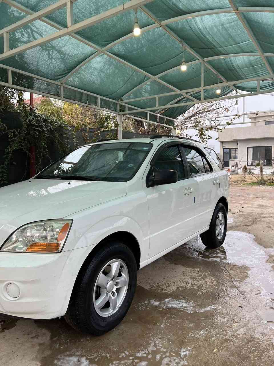 السلام عليكم للبيع سورنتو موديل 2008 /.               محركv6.                   محرك مامفتوح ، السيارة كلين بدون صبغ ، طخم تايرات جديد امامي خلفي ، السيارة وارد امريكي .                                          السعر / 120 وبيها مجال شي بسيط                                              للتواصل: اسيا ***********.                                                  كورك ***********
