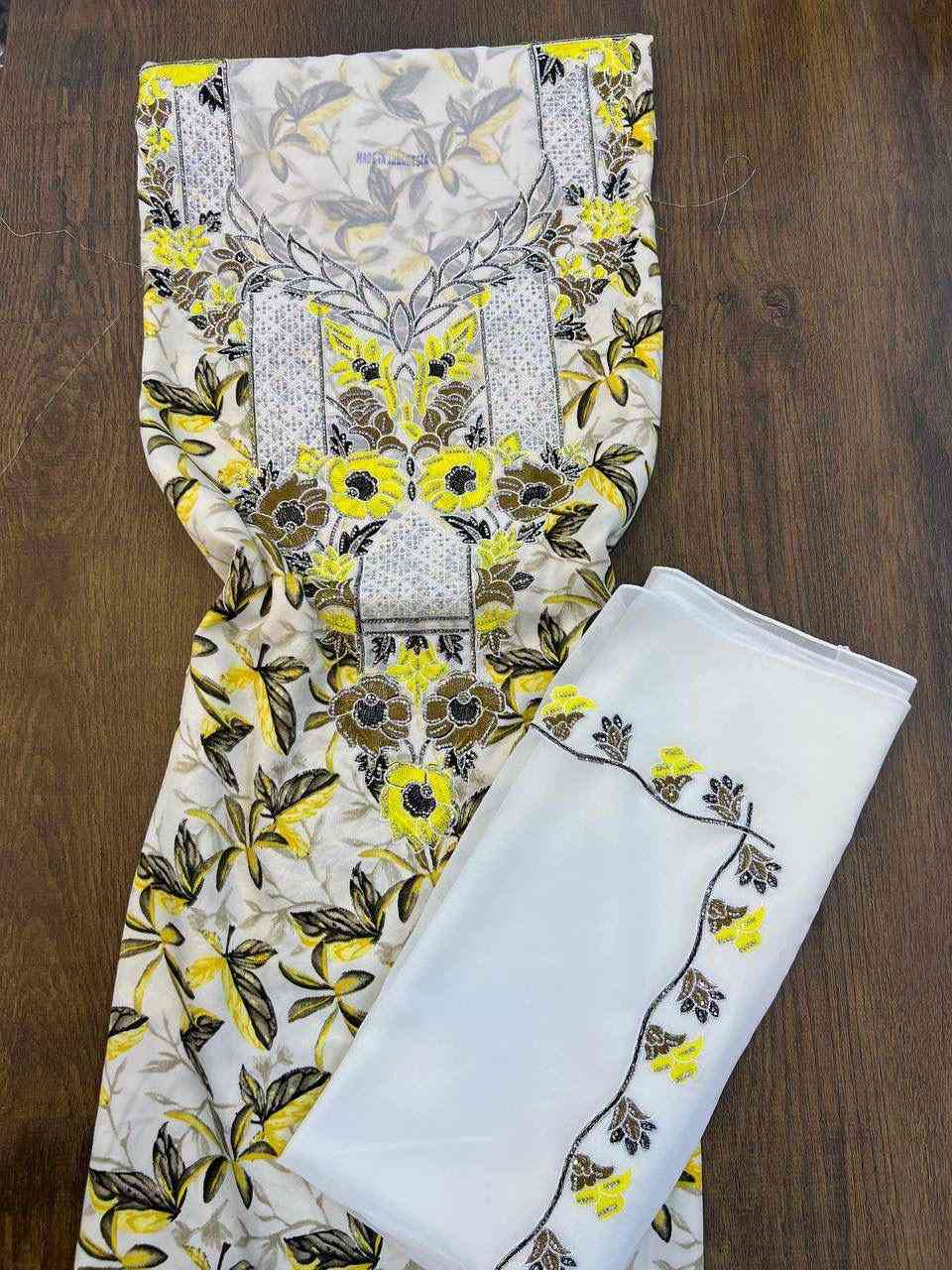 شوفولي الجمال بنات 😍مخور اندنوسي الاصلي
المخور مع الشال 👍✔️متوفررر


**إذا كنت صاحب هذا الإعلان وتريد حذفه لأي سبب، رجاءا أرسل رسالة إلى الدعم الفني**