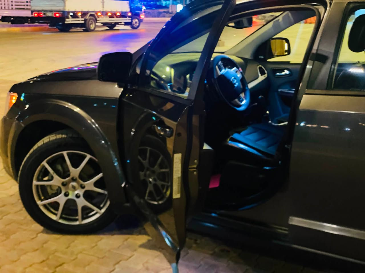 السلام عليكم
بيع او مراوس بسياره سعر اقل 
دوج جورني موديل 2018 مواصفات gt فول كما موضح بالصور السياره  احنه مستورديها ومال جناي تاخذها وانت مأمن لان حادثها كلش خفيف جاملغ الايمن الامامي بارد فقط البنيد ما مصبوغ ولامضروب الكهربائيات وامور الحماره ومشاكل الف الحمدلله تأمن من هالناحيه 
موصفات هواي بيها من 7 راكب 3 قطع تبريد ثلج 
كشن جلد وبيها تدفئه وكذالك بالستيرين تدفئه ماخبئ سريه مواصفات الgt معروفه تخم تاير جديد مسوي ادامه لمنظومه البانزين باتري جديد رقمها واسط 29 تتحول بكل المحافظات  ومكاني بالكوت وهذا رقمي *********** السعر 157 وبيها مجال اخوان كلشي بسرعه وكلشي موجود بالسوك تريد سياره ماتعبك تاخذ زين وحادث خفيف واذا تريد يوميه بالصناعي اخذ تعبان وتبقه تصرف عليها وتطلع عليك فوك سعرها 30 ورقه لو تصفه لو لا ..
سنوار بيها منشور ويه الصور
