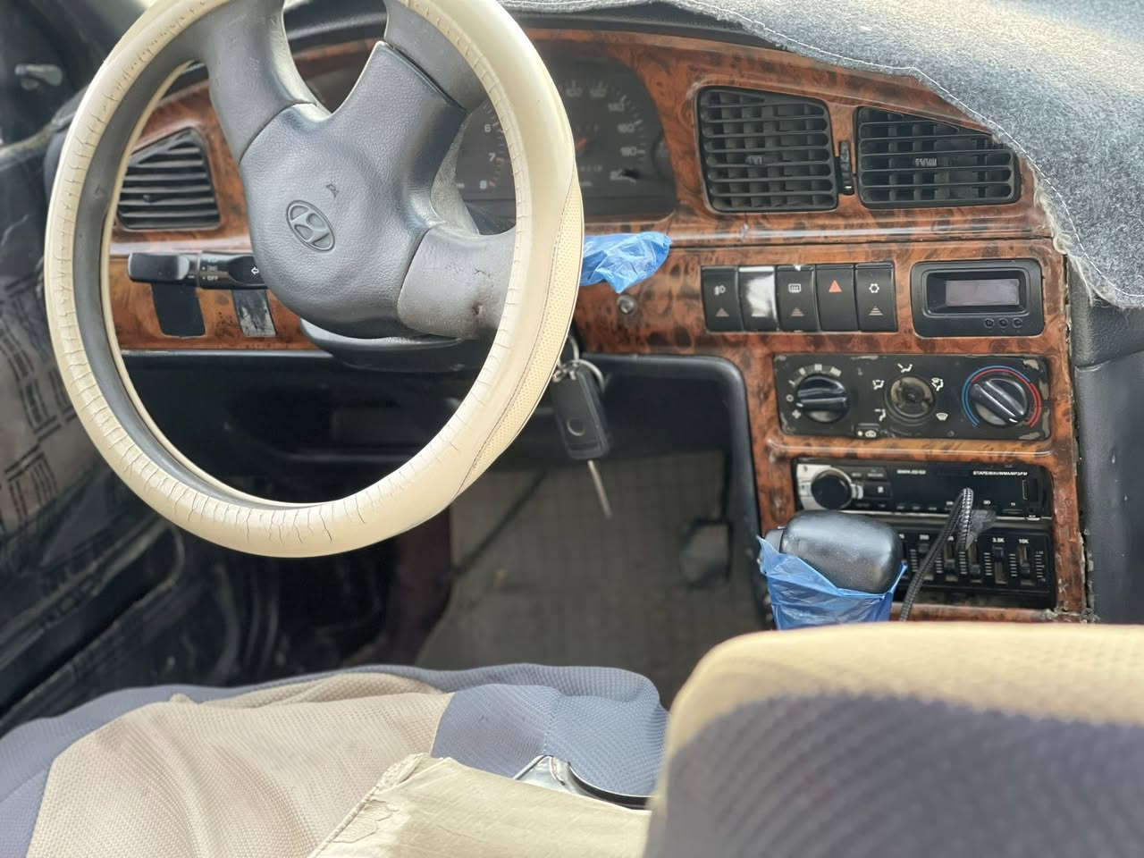 الانتره موديل 94 كير اتوماتيك كير مكينه خير من الله فريممات بلاديه سياره بدون ضربه كهربائيات كلها شغاله صدر امامي خلفي نضيف سياره جاهزه ترايك وين ميعجبك تحول مباشر سعر 38 وبيها مجال بكاني ديالى جديده شط ***********
