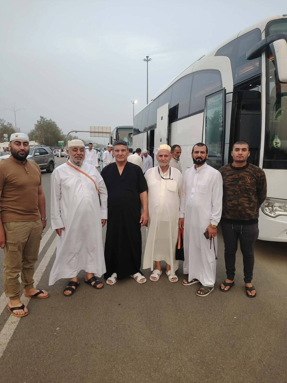 بفضل الله تعالى 
خرجت قوافل معتمري شركة الاخوين للحج والعمرة البر والطيران إلى مزارات مكة المكرمةعصر هذا اليوم الجمعة أول يوم عيد الفطر المبارك بعد ان قضينا صيام شهر رمضان كاملا والحمد لله نطمئن اهالي المعتمرين ان الكل بخير وصحة وسلامة 
الحاج عمر الهيتي ***********
الحاج مصطفى الهيتي ***********
