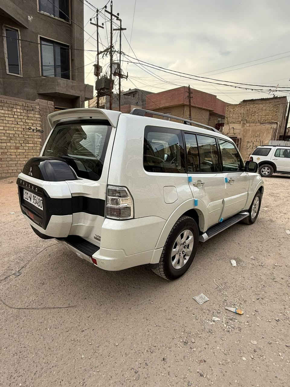 سلام عليكم ورحمة وبركاته
باجيرو. موديل 2015 حبتور فول واحد على واحد  
ومكفوله كفاله عامه ماعده طخه بسيطه بل جاملغ امامي 

صدر امامي خلفي جديد 
تخم تاير جديد 
مكينه 3500 خير من الله 

سياره بسمي. تحويل مباشر رقم دولي 

سياره جاهزه وخير من الله مال جناي 

سعر 165وبيه مجال حك الجيه انشالله 

عنوان بغداد 

رقم الهاتف ***********
