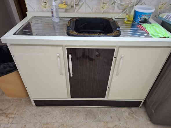 للبيع ( النجف حي الجامعه ) سنك المنيوم نظيف متر ونص  ثلاثة أبواب لايوجد كسر استعمال نظيف السعر ١٠٠ الف مع المجال الاتصال *********** او الماسنجر
