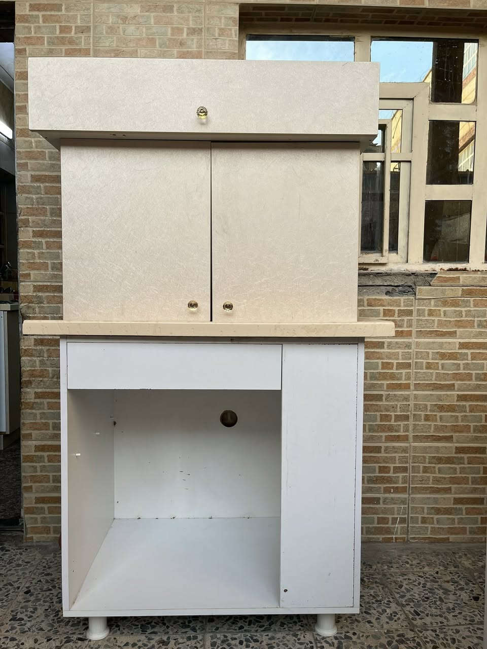 السلام عليكم 
كاونتر مستعمل قليل 
نضيف جدا
9 متر جوكر كامل
مرمر طبيعي والداخل لدات 
خشب HDF
تصميم شركه الجواهري 
بغداد الاعظمية


**إذا كنت صاحب هذا الإعلان وتريد حذفه لأي سبب، رجاءا أرسل رسالة إلى الدعم الفني**