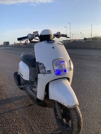 بوليسي للبيع بيها كسر بلكفر الامامي سعرها 600 مكاني بغداد الدوره 07737...