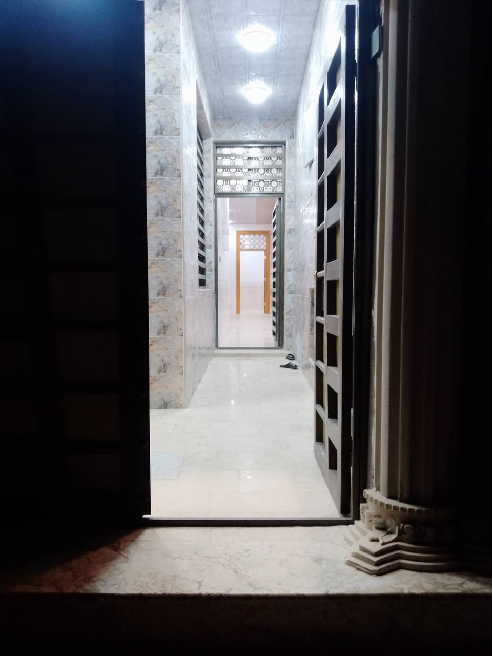 سلام عليكم
دار للبيع نصر مهندسين 100متر 
قرب مدرسه عبد ابن عباس أو كربلاء
شارع 15
المواصفات ⁦(⁠๑⁠♡⁠⌓⁠♡⁠๑⁠)⁩
طابقين بناء حديث،،،
3غرفه نوم بيهن غرفه سويت كامل استقبال صاله عدد2 مطبخ صحيات عدد4 
مع كثيرمن التفاصيل ⁦(⁠｡⁠・⁠/⁠/⁠ε⁠/⁠/⁠・⁠｡⁠)⁩
السعر 180مع المجال......
 علمن أن سعر قطعه 105..
اللتواصل ***********
