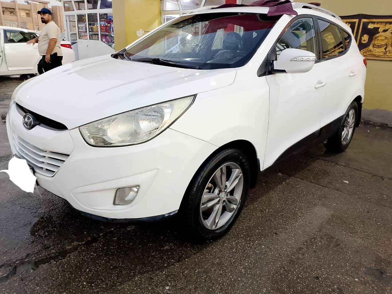 توسان 2014 خليجي نص فول رقم اربيل دولي جديد قبل 3 اشهر تم تثبيته ..تريد وكاله تريد مداور 

بيها جاملغ امامي جهة السايق صبغ وباب السكن مبدل نفس اللون وبارد قليل بالجنطه والباقي مكفول سونارها موجود بالصور
محرك 2000 دوش بحاله ممتازه تخم تاير جديد حداديه جديده .تبريد شغال بحاله جيده جدا ..السياره جاهزه مابيها اي نقص .
مكان السياره الحله / المركز 
للاتصال بالرقم مع واتساب
*********** حلة, بابل
