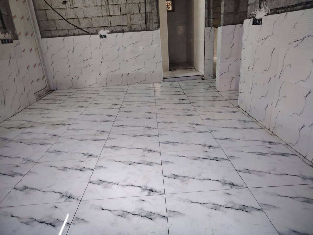 اصطه سيراميك متفرق حالين الجدار 5 ارضيه 4 خابر وتدلل الرقم بي واتساب ***********
