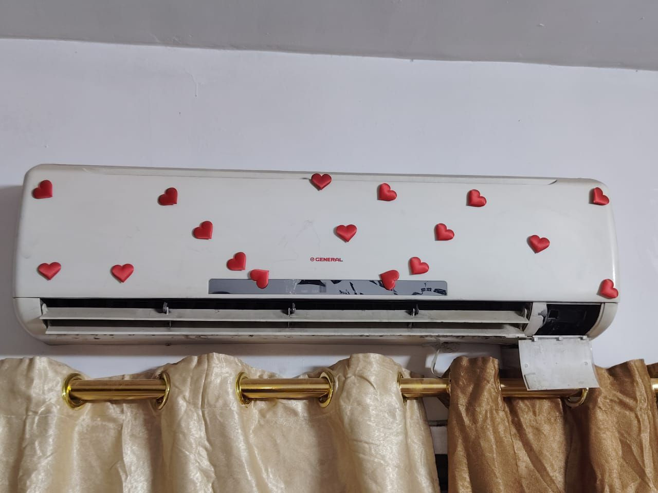 سبلت نوع جنرال 
طنين
ما بيه اي شيء كامل غاز ونظيف من الداخل 
تجي تفحصه بايدك
السعر 250 وبيه مجال 
عنواني جانب الايمن منطقة الشفاء قرب مستشفئ الجمهوري
للتواصل خاص او الرقم الهاتف ***********
