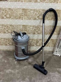 مكنسة كهربائية • السليمانية • للبيع