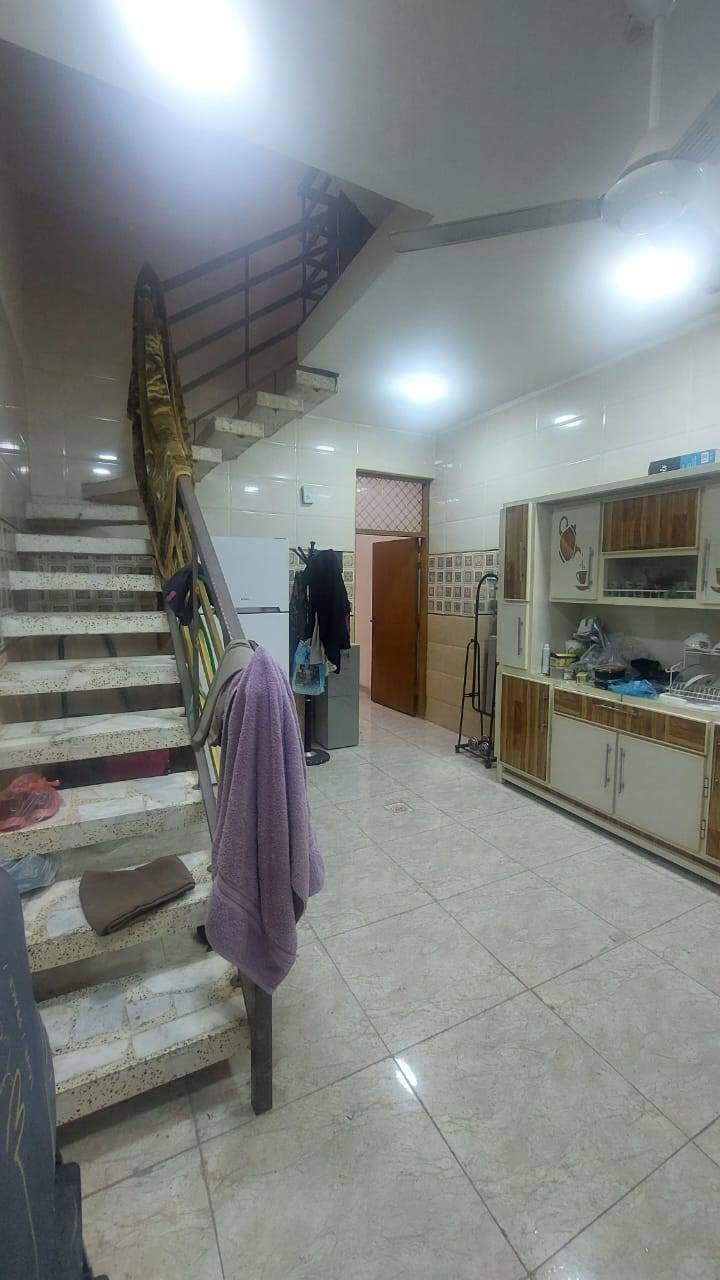 دار للبيع في الخطيب الزراعي شارع الرسول اول فرع على اليمين ثاني بيت على اليسار يبعد اقل من ٥٠ متر عن الشارع العام الرابط بين الغزالية والسريع  المساحة ٥٠ متر بناء ٢٠٢٣ سند ٢٥  يحتوي على صحيات خارجية وصحيات داخلية وصالة ومطبخ والطابق الاول ثنين غرف نوم والطابق الثاني غرفة وبيتوتة البيتونة والغرفة سندوش السكف فقط للاستفسار *********** صاحب البيت
