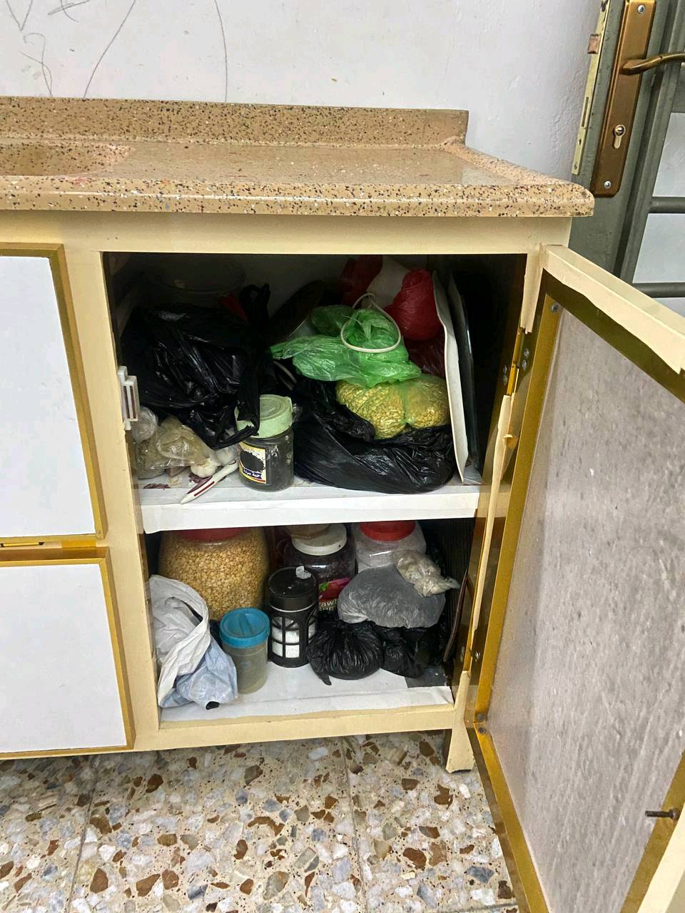 كامنتر 4 طلاقات دسگام نظيف مابيه شيء ب 250 وبيه مجال
مادته المنيوم ومابيه اي خدش أو تكسير 
عنوان بغداد مدينه الصدر 