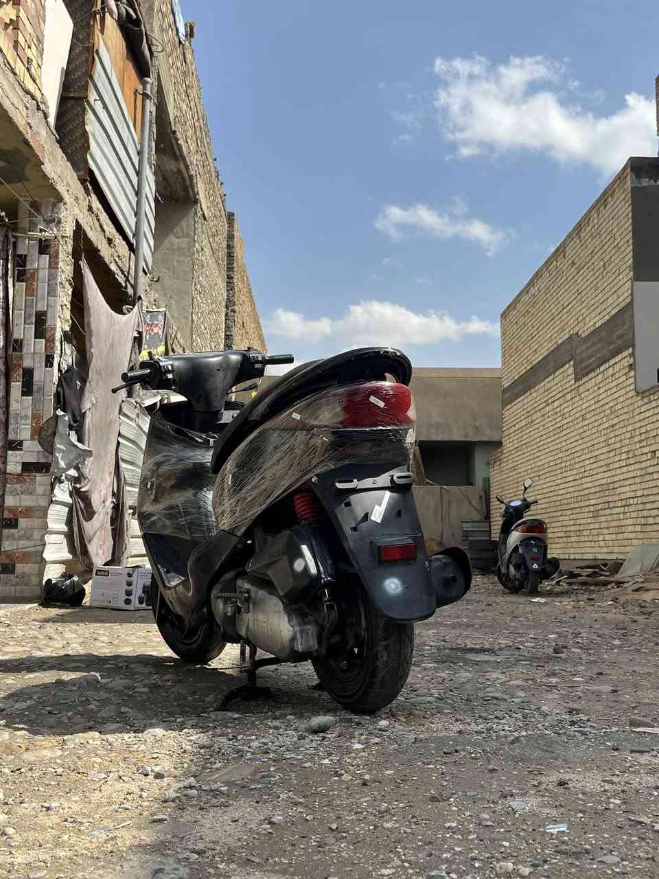 سلام عليكم
بريز نضيفه محرك حلوو  
هورن شغال لايت شغال هندر فقط الدشلي واكف والبقيه شغاله عنواني بغداد مدينة الصدر 450وبيه مجال ***********
