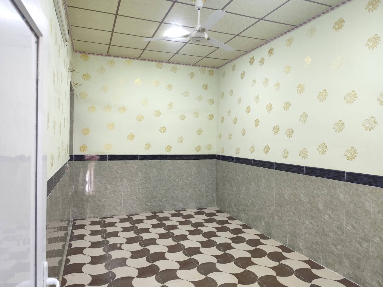 #خانوی_زۆرشاز بۆ فرۆشتن  بەردەم چۆڵ قاتتوونیو
ناونیشان  قەزای  ڕزگاری سمود
🔷 گەڕەکی سەنگاویەکان 
🔷 نزیکی مزگەوتی پیشەوا 
🔷 ڕووبـەری 6 بـە 20 = 120 مـەتـرە
🔷 ڕێگەپێدانە
🔷 ڕووی لـە خۆری بەیانیە
🔷 قاتی سەرەوەی سێ ژووری حماتوالیت

🔴 ژوورەکـانـی ئـەم خـانـووە پـێـکـھـاتـووە لـە ⬇️

🔵 ژووری مـیـوان
🔵 مـطـبـغ
🔵مسـاعـد مـطبـغ
🔵 هـۆڵـێـک
🔵 دوو ژووری نـووسـتـن
🔵 ڕۆشـنـایـی  
🔵 مـشـتـەمـەلـات

بۆ زانیاری زیاتر پەیوەندی بکەن
ژم***********
ژم***********
