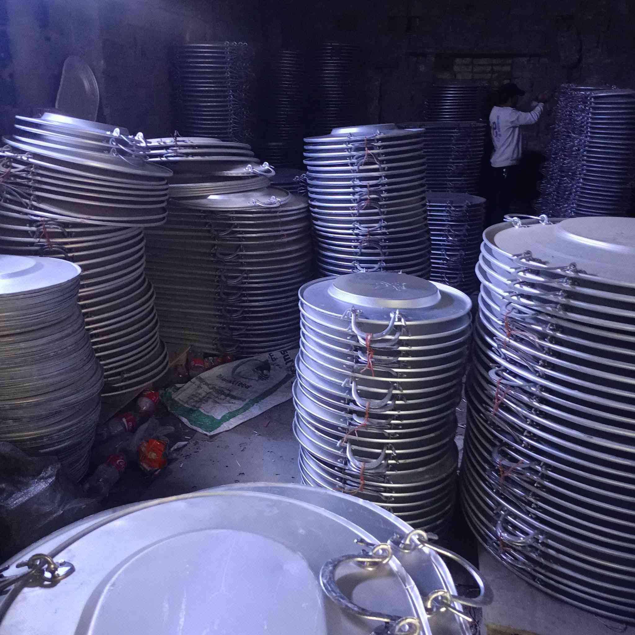 صياني أم عراوي جديد مال معمل 
قياس 120سم
قياس 95سم
قياس 90سم
قياس 80سم
قياس 75سم
قياس 70سم
قياس 60سم
اي قياس تريد واي وزن نشتغلك 
توصيل على نقليات الي جميع المحافظات
***********
***********
