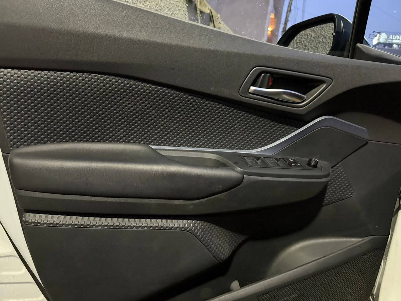 تويوتا كرولا chr خليجي هايبرد تجميع الصين موصفات عاليه كوالتي عالي جلد كراسي وبطانه ودشبول ودركه جلد  اصلي كرسي كهرباء محرك الفين  عدسات زينون بلادي سلايد روف كرس سرعه وتحكمات  السعر 175 وبيه مجال بسيط المنصور / خلف محطة ابو جعفر ***********
