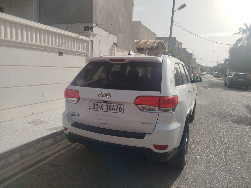 جيب لاريدو موديل 14
سيارة نظيفة كلش كلين 
فقط بيها كم مكان بارد من جهة السايق 
وجهة الجامرلغ مالت السكن هم بيه شبر ونص بارد خفيف 
ماشية 139 ميل 
كير ومحرك بالشرط 
سنوية 2031 بطاقة بانزين هم بيها
للتواصل 
*********** كركوك, العراق
