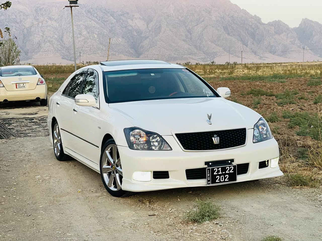 تیوتا كراون شاهين حالة ممتازة جداً، بدون أي كسر أو عيب.
الموديل 2005 فل مواصفات، الصبغ أصلي بالكامل (صفر صبغ).
محوّلة كارتون أمامي إلى موديل 2007.
رنجات ستيل، مرايا بإشارات، فورميكا حمراء، مقود خشب.
السيارة نظيفة جداً ولا يوجد فيها أي صوت أو مشكلة (صفر صفر).
الموقع: العراق – السليمانية.
رقم موبایل:***********
