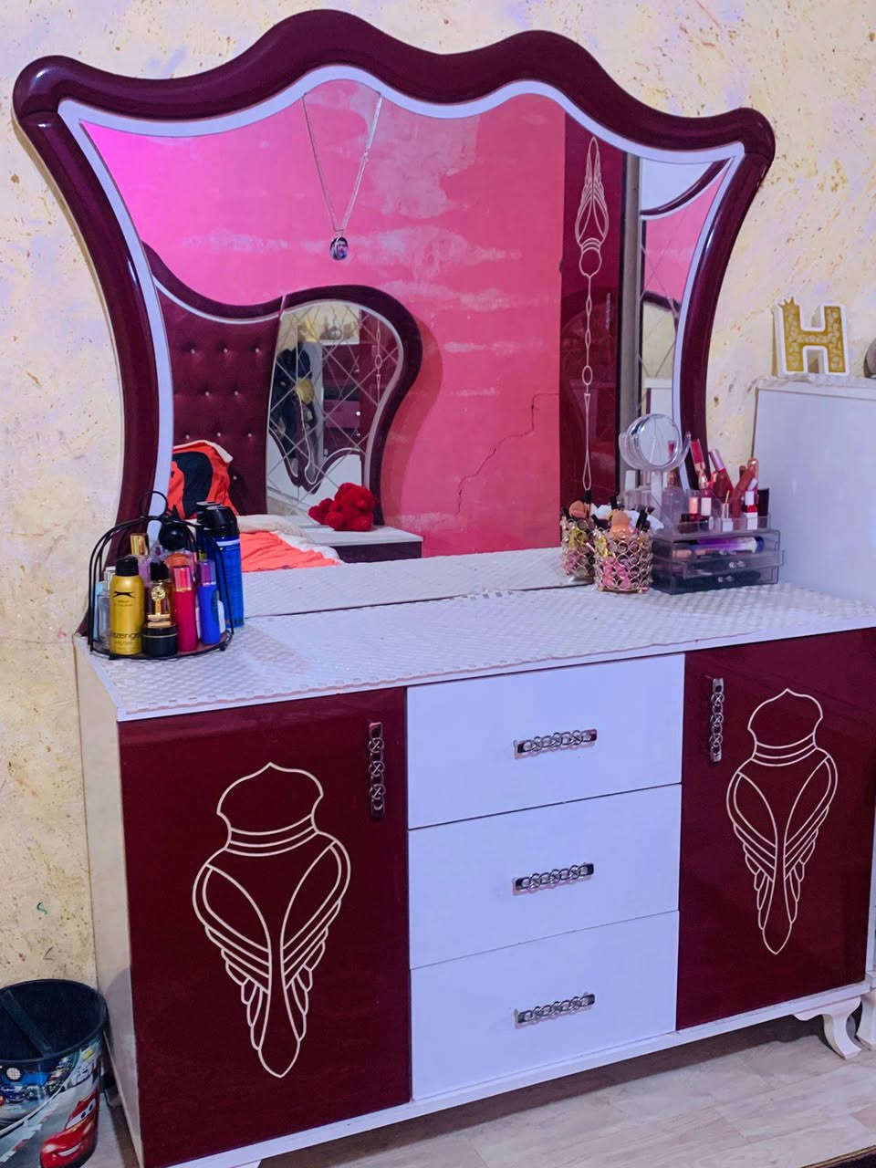 سلام غرفه اخشاب تركي للبيع نضيفه بس مجرات الكنتور يرادلهن سجج
السعر 700 وبيه مجال للشراي


**إذا كنت صاحب هذا الإعلان وتريد حذفه لأي سبب، رجاءا أرسل رسالة إلى الدعم الفني**