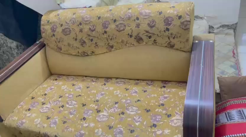 ديوان وتخم استعمال قليل فول نظافه
وسعرهن مناسب جدا يفدينك راسلني او اتصل وتدلل 
***********
