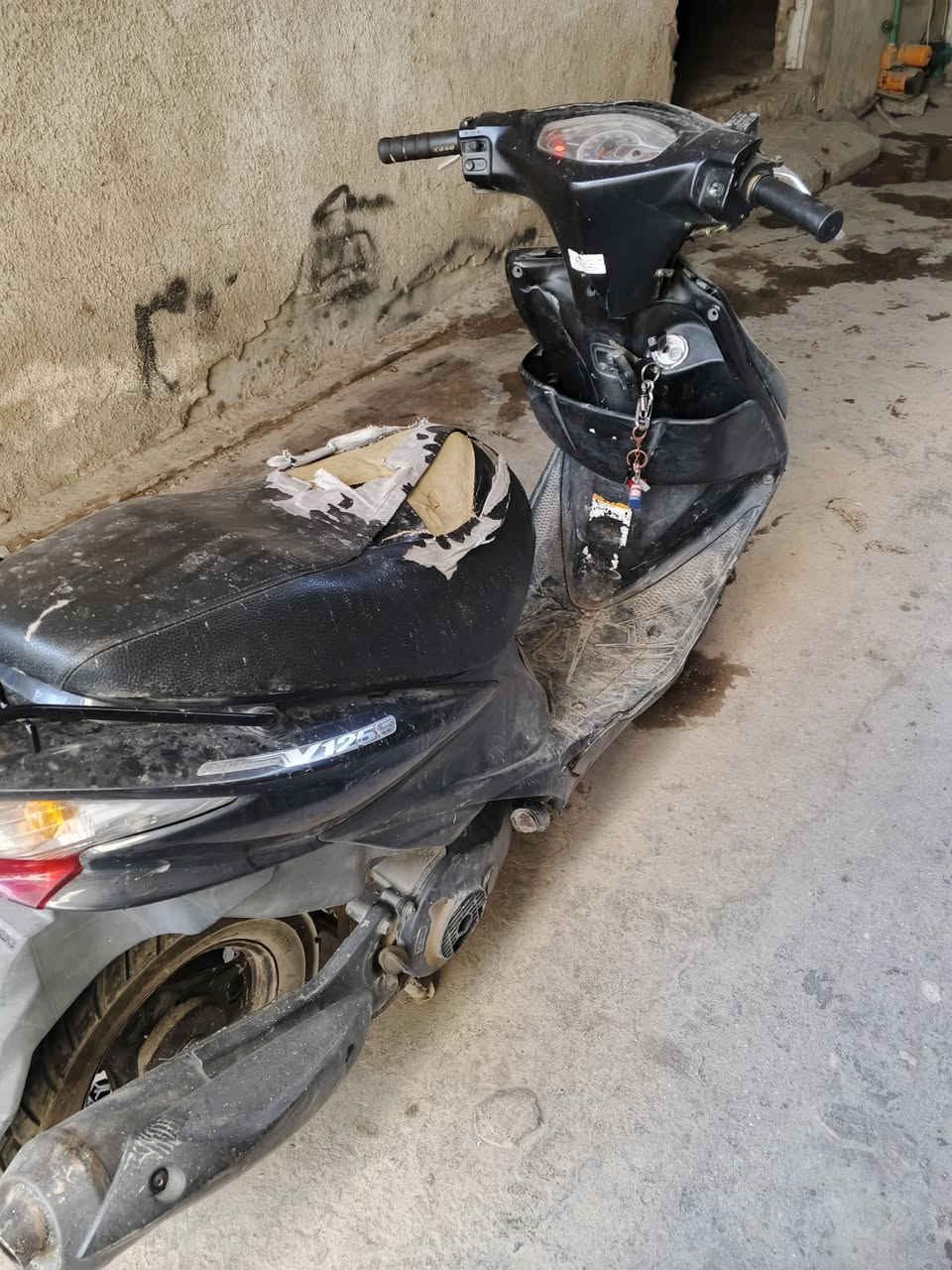 سلام عليكم دراجه هدرس ياباني للبيع متروكه بس شغاله كهربايات شغاله دراجه نضيفه عنوان بلديات ابيعلك كوم حديد
***********
