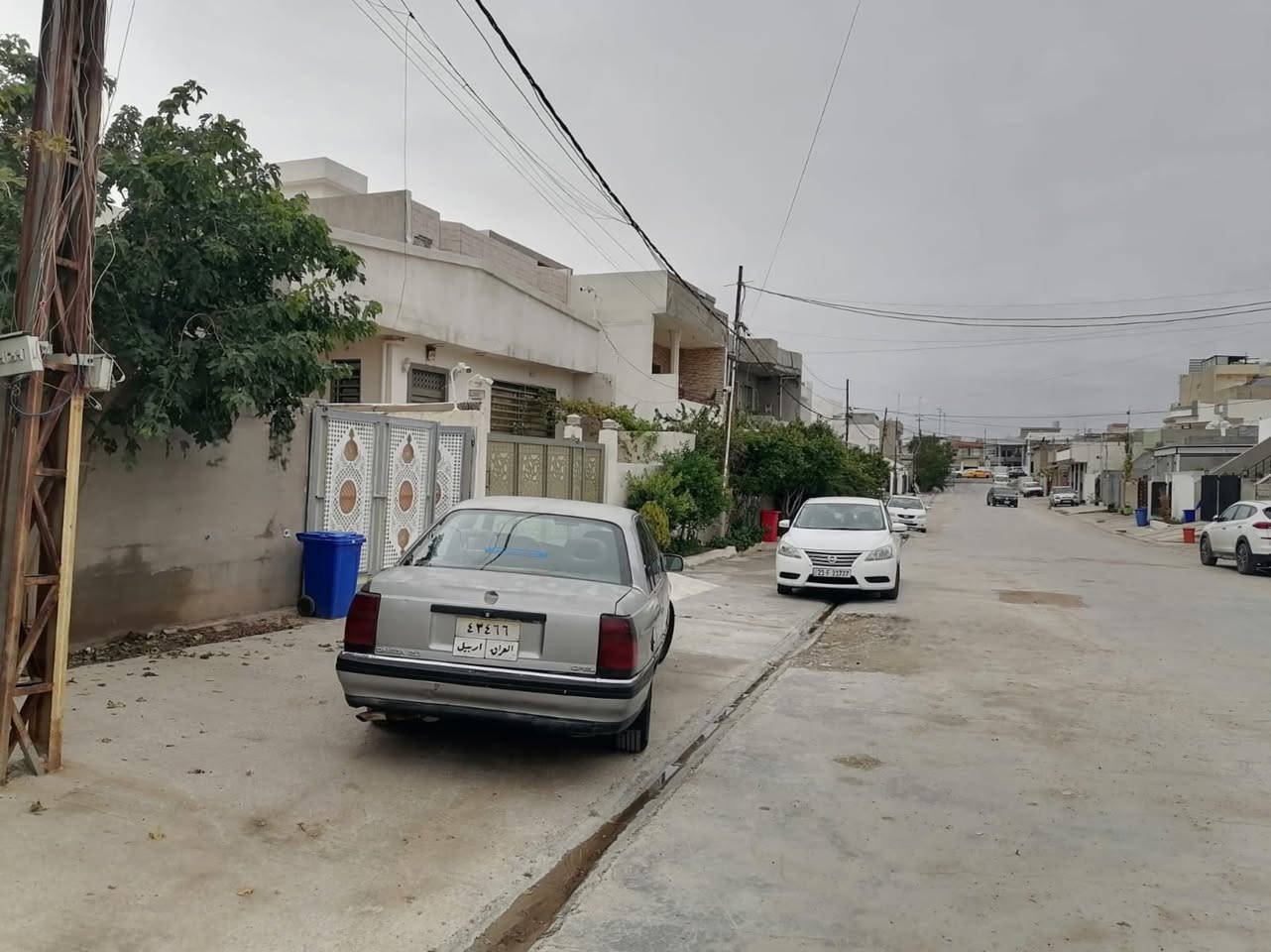 #دارللبيع
خانووى دوو نهوم بو فروشتن له گه ره كى ده روازه فرع نه هرو سپورت كولانى فول خدمات نزيك  شه قامى ده روازه

روبه رى 230 متر 

پيكهاتوه له :- 2 ژور نوستن - هول - مطبخ - ميوان - گه راج
نهومى دووه م 2 ژور نوستن - مطبخ

نرخ 130 مليون 

بوزانيارى زياتر په يوه ندى بكه ن به عقارات ستار اكرم بازرگان

📍ناونيشان : كه ركوك بازارى ئازادى ته لارى ئاسو

***********
***********
