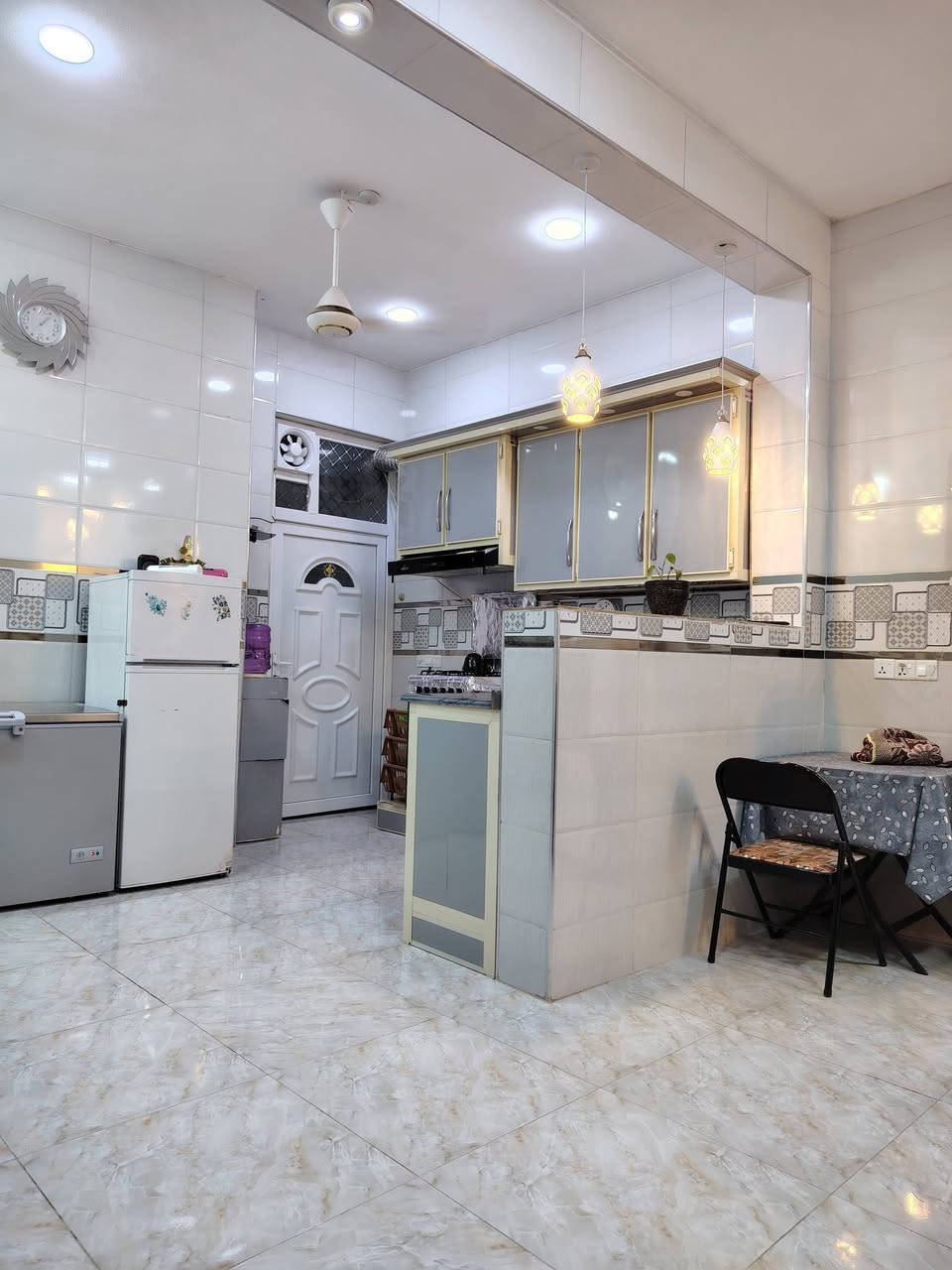 دار للبيع بهرز نهاية حي القادسية قرب مولد نزهان بناء 24 مساحة 100 متر 5 في 20    

***********
***********
