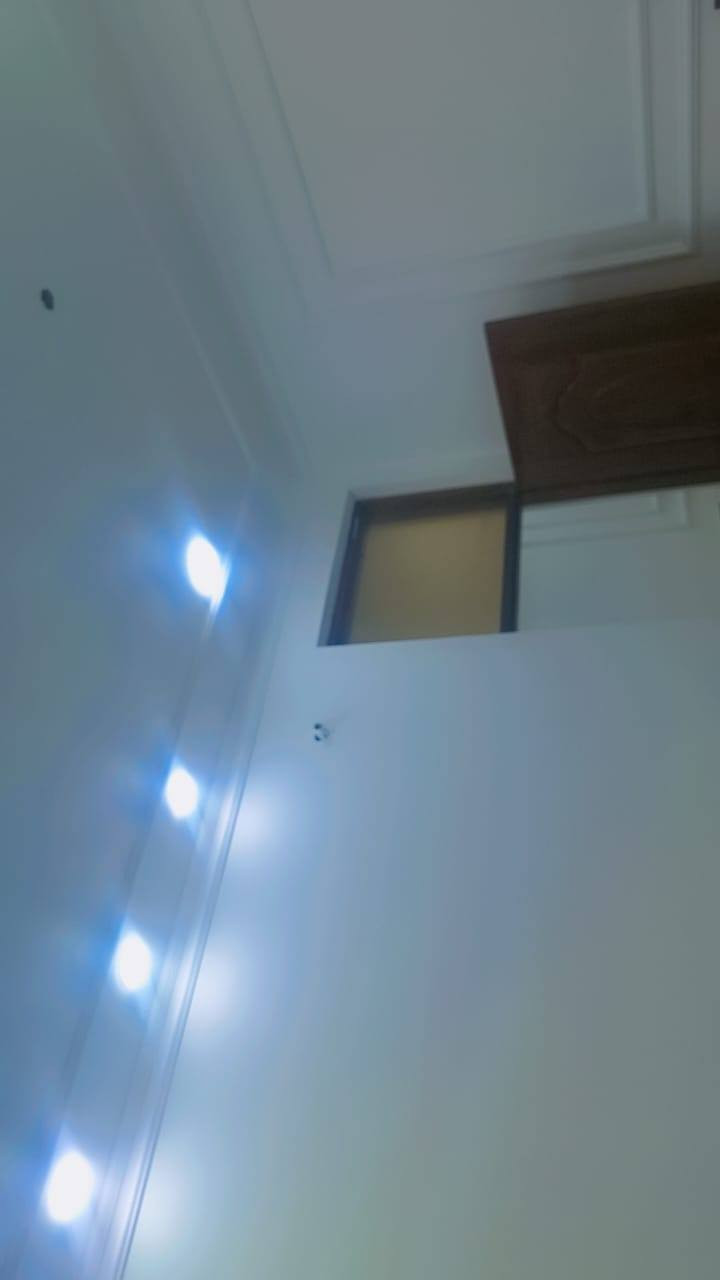 مشتمل للبيع جاهز للسكن ١٠٠متر ٥ ×٢٠زراعي في حي الخضراء مقابل المعارض النزله الوسطيه مرقم من البلديه 
يتكون من استقبال ومطبخ وصاله وغرفه نوم وصحيات خارجيه داخليه وبيتونه بكد الصاله الجوه 
اي استفسار الاتصال ع الأرقام 
***********
***********
