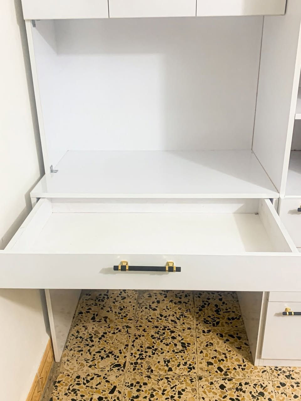 الارتفاع 200 سم
الطول120 سم
العمق 55 سم
خشب mdf اصلي نجارة مامستخدم
السعر 275 الف
العنوان بغداد 
رقم الهاتف : ***********
