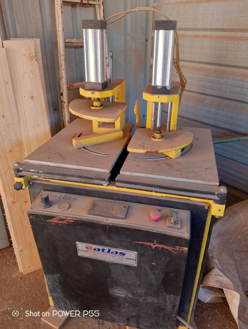 السلام عليكم
معمل اطلس للبيع 
معمل كامل عدا الكمبريسر ونضامه ثري فيز 
مكانه ديالى بعقوبه 
عارضه بـ 5 مليون 
للأستفسار ***********
