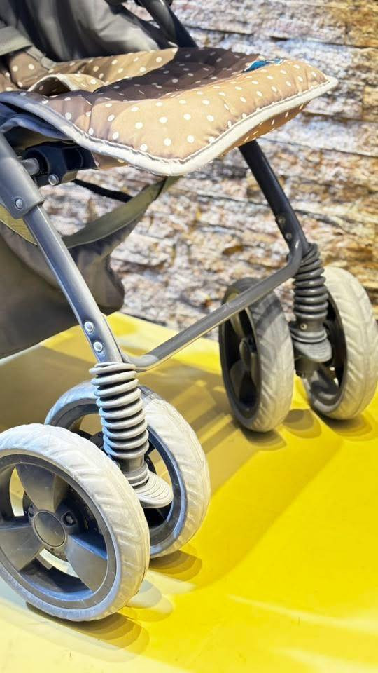 سلام عليكم
عربانة طفل 
بسعر 60 
•لون أنيق: رمادي مع تصميم منقط
•مريحة للطفل 
•طي سريع للتخزين أو النقل
•فيها صينية أمامية مع حامل كوب + سلة تخزين تحت
•مناسبة للمشاوير والسفر


**إذا كنت صاحب هذا الإعلان وتريد حذفه لأي سبب، رجاءا أرسل رسالة إلى الدعم الفني**