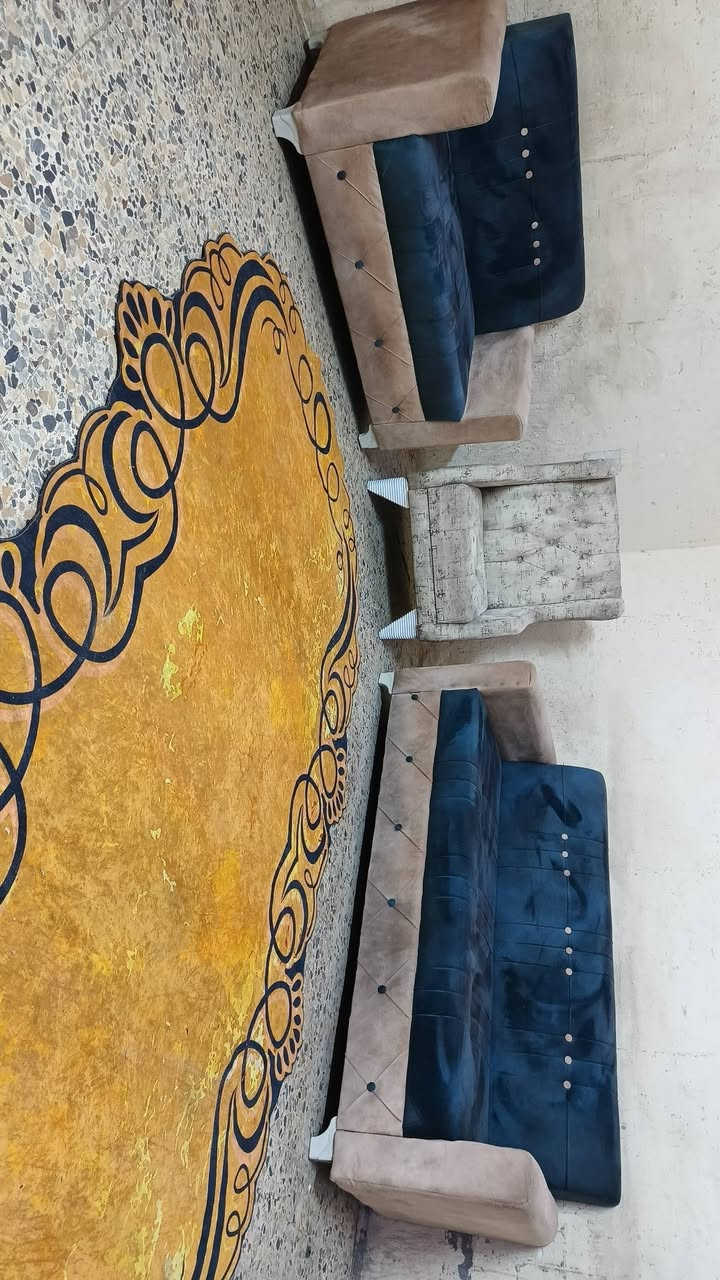 تخم 6 مقاعد نضيف جدا سعر 130 وبي مجال مكان البياع يوجد توصل بكروه رقم يوجد وتساب***********
