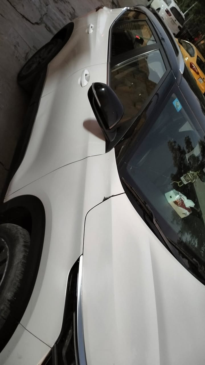 السلام عليكم سياره للبيع كيه سليتوس موديل 21 وارد امريكي حادث أمريكا طخه بالجنطه وبنيد بالعراق اصلي وبيها بارد قليل مكينه مفتوحه السعر 140 بيها مجال مكاني بغداد بلديات الضباط شارع معامل الكاشي للاستفسار اتصال ***********
