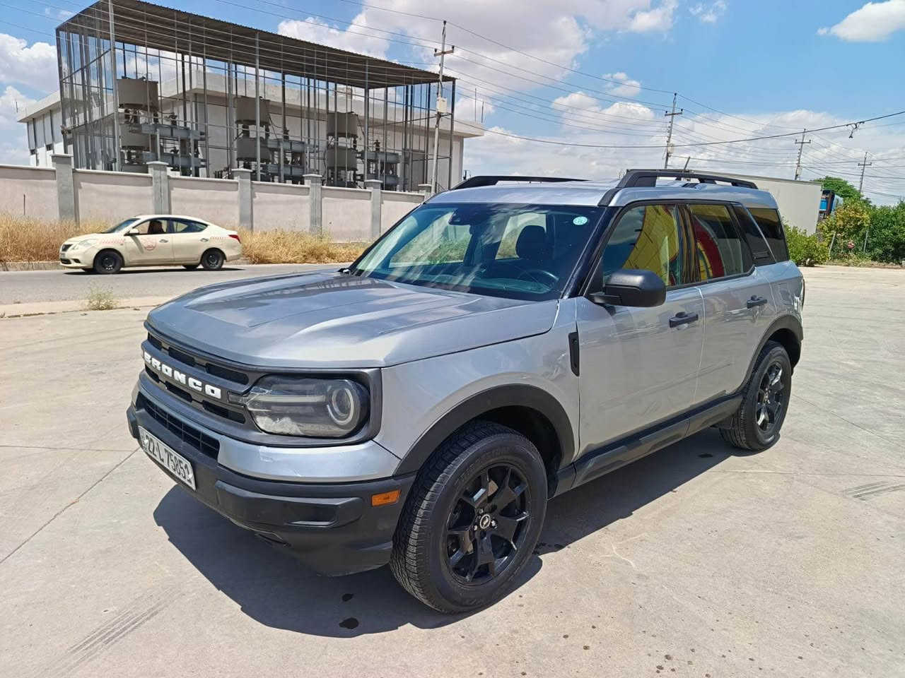السلام عليكم

Ford bronco sport 2021

للبيع او المراوس حسب القناعه

اللون : سلفر

المكينة : 3 سلندر 1.5 توربو

الگير : اوتو ٨ نمر

عداد المسافه : 60 الف كيلو متر قابل للزيادة

الضرر : مثل ماموضح بالصور قطعتين + قطعه داخل العراق

ايرباگ : فقط الستيرن طاك وراجع

التحويل : شرط التحويل او الوكالة

الغرامات : عليها ٤ مليون غرامة (تقريبآ ٢٦ ورقة) تنزل من السعر بعد الاتفاق

السعر : 161$ وبيها مجال 

التواصل : ماسنجر او واتس اب على الرقم *********** أربيل, العراق
