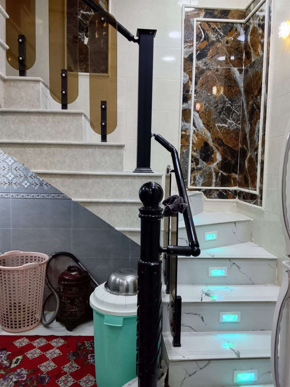 دار سكن للبيع 

علما الدار مطلوب إسكان ٥٠ مليون 

المساحه / ١٠٠ م خلفي 

العنوان / الموحيه مقاطعه ٣٧ 

تفاصيل البناء / طابقين مسلح 

ط١/ صاله استقبال غرفه مطبخ صحيات 

ط٢/ صاله غرفتين صحيات 

للمزيد من المعلومات يمكنكم التواصل معنا على الرقم التالي 

***********

***********
