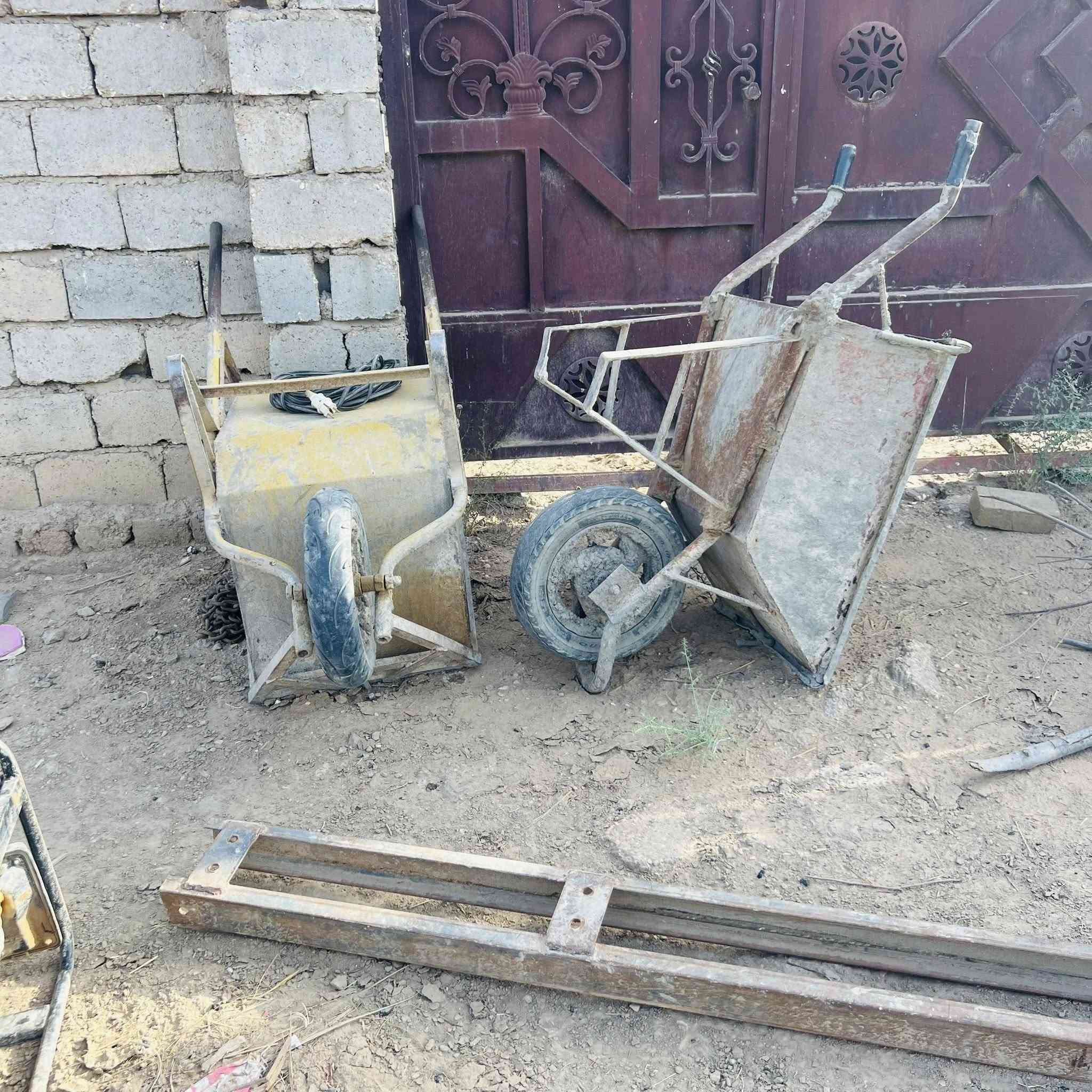 سلام  عليكم ونج إيطالي كامل لبيع نضيف كدامكم شرط الفحص رايده ب 700  وبي مجال وياه مولده التصال ***********

