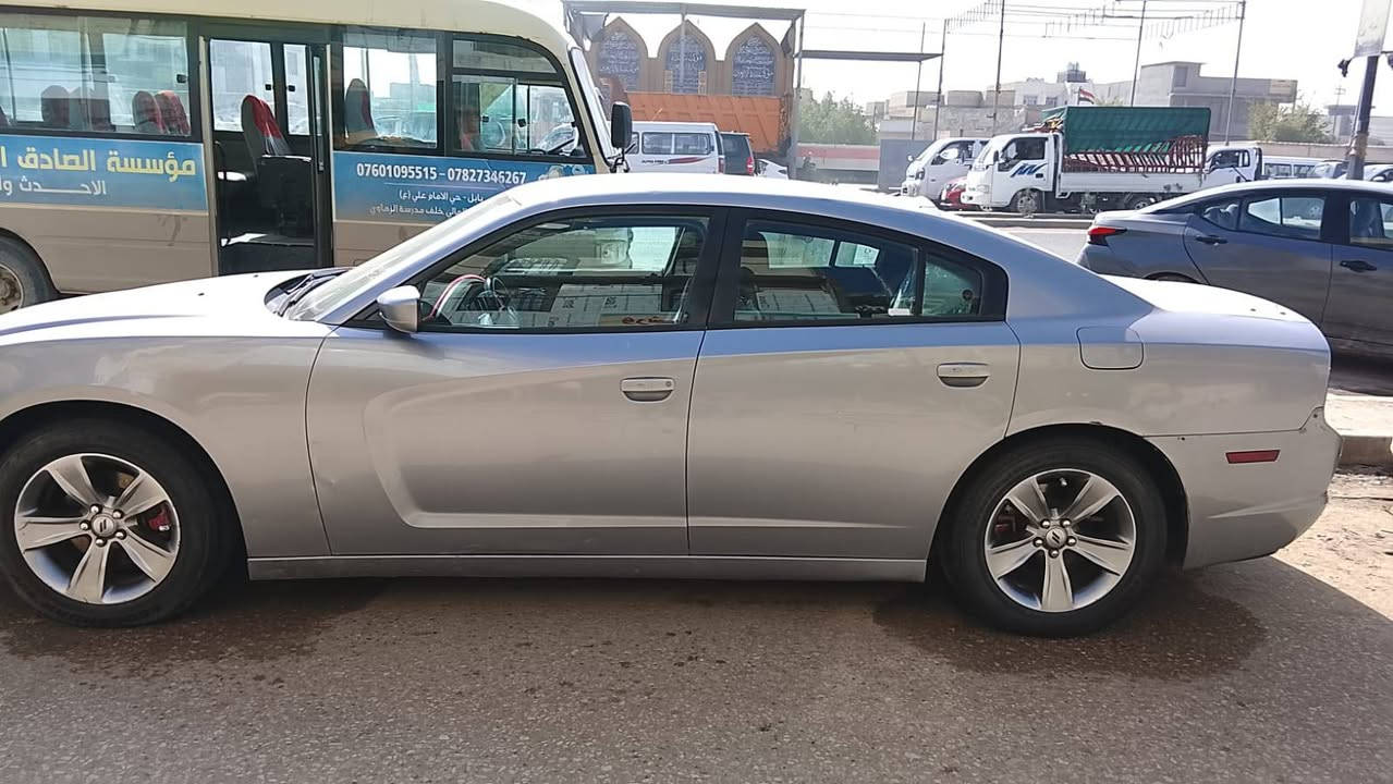 سلام عليكم. جارجر موديل 14 للبيع وارد امريكي سياره بسمي تحويل مباشر رقم الماني قادسيه مكينه 6 سلندر كير مكينه حداديه تخم تاير تبريد.  خير من الله. مواصفات بصمه كشن كهرباء  تحكم ستيرن   كير عصه.  شاشه صغيره. سياره بيهه صفحه صبغ بدون دواخل صفحة اليمنه. فقط. منضومة لايت زنون.   عنون حله حي نادر الثانيه. قرب حسينية الاياسين. السعر 140 بيهه مجال بصيط. الاستفسار ***********
