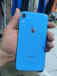 ايفون xR نضيف ما داخل صيانه ابد وتر بروف جهاز ذاكره ٦٤  بطارية ٧٧ بلاد...