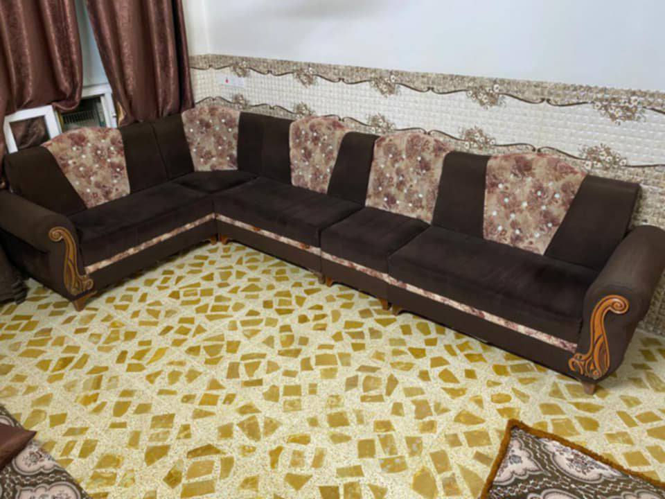 ديوان للبيع 7 امتار ونص
العدد 5 قطع وزاوية 
العنوان حي السماح الاولى 
السعر 160
الرقم للاستفسار ***********
